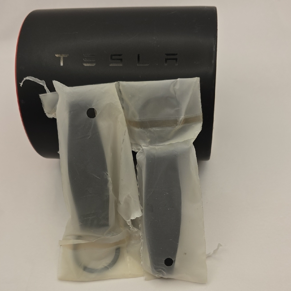 Authentic Tesla Model S Black Two Key Holders And Mug